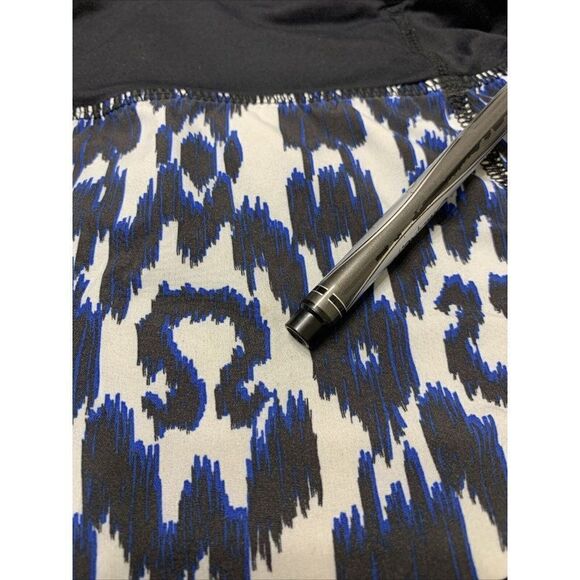 Lululemon Black Blue White Ikat 2.5” Inseam Print Run Speed Shorts Size 4 *Flaws - Picture 6 of 9